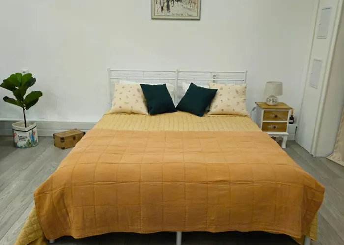 The Bohemian Connection, Rezerva Acum Ultracentral Spatios Si Curat, Scaun Masaj, Ceai, Cafea, Apa Filtru, Parcare Publica Gratuita *